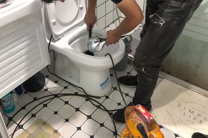 夷陵马桶堵塞自己疏通还是找师傅?专业上门服务让你省时更省心
